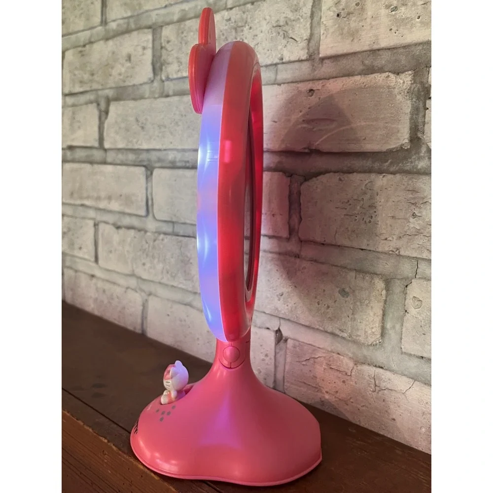 Hello Kitty lighted vanity mirror w/ double-sided rotating mirror